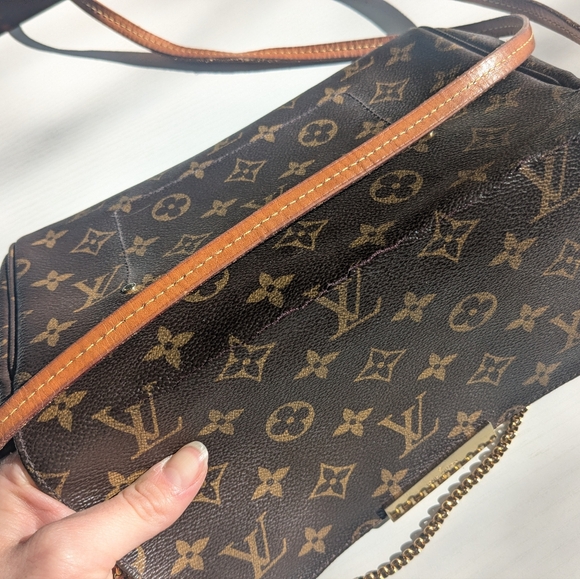 Louis Vuitton PM Favorite Monogram Shoulder Bag - Picture 13 of 16
